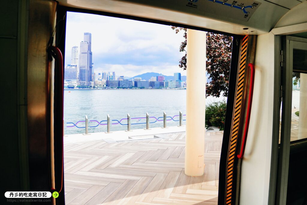 香港｜維多利亞港小電視&灣仔海濱站，一出站就是海的絕美景觀不能錯過