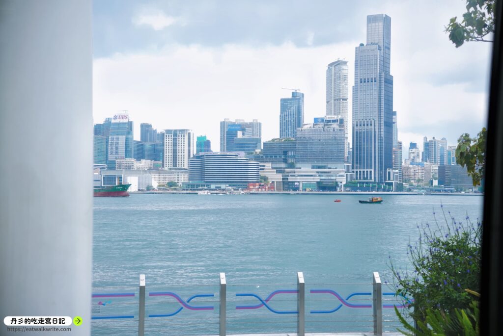 香港｜維多利亞港小電視&灣仔海濱站，一出站就是海的絕美景觀不能錯過