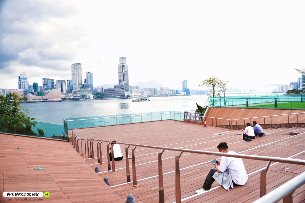 香港｜維多利亞港小電視&灣仔海濱站，一出站就是海的絕美景觀不能錯過