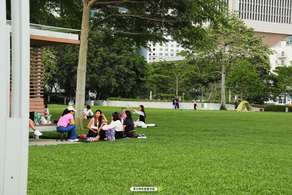 香港｜維多利亞港小電視&灣仔海濱站，一出站就是海的絕美景觀不能錯過