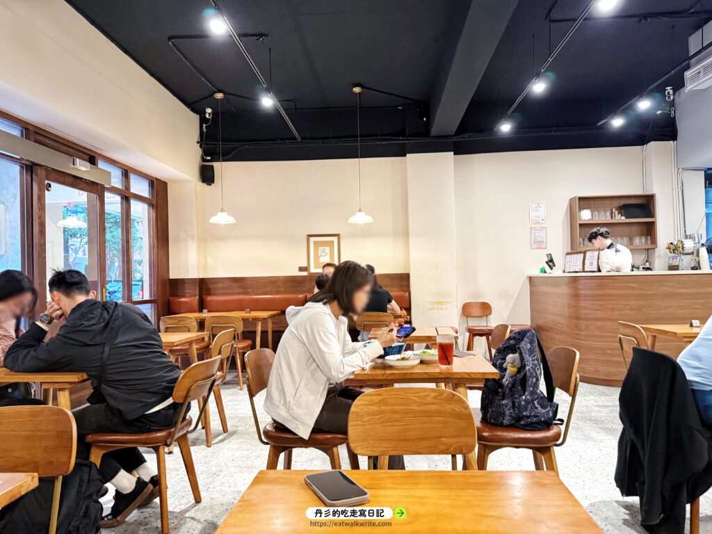 伙食餐館店內照