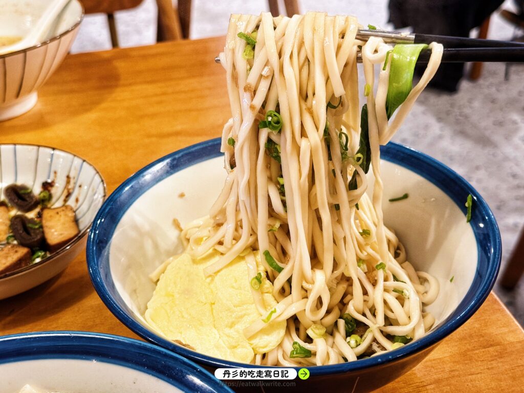 伙食餐館蔥油拌麵