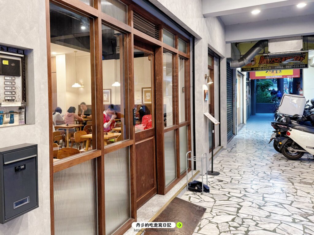 新莊伙食餐館店內照