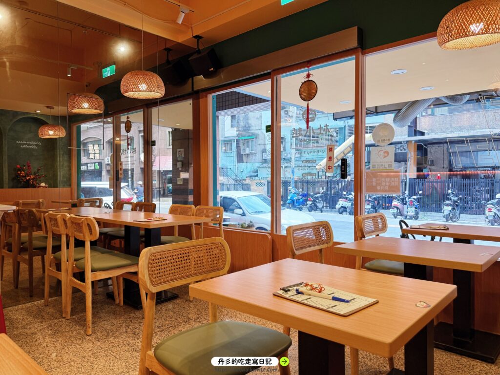 杜小越店內裝潢
