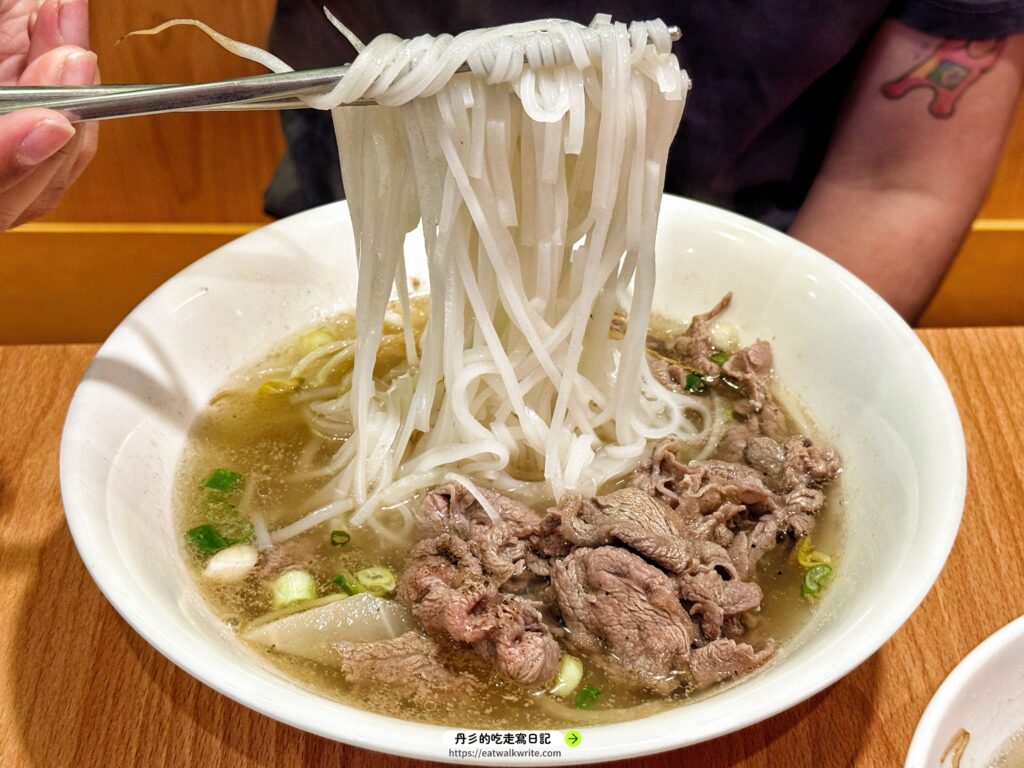 杜小越牛肉河粉