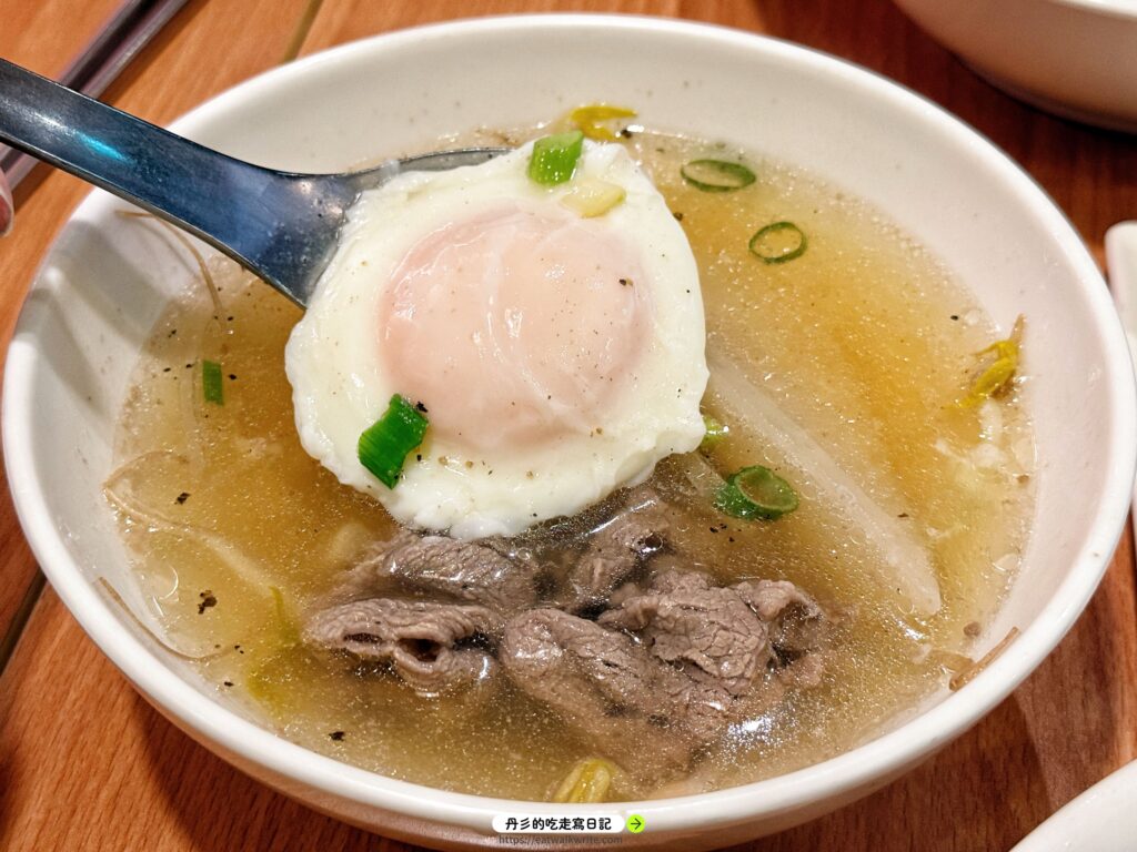 杜小越半熟蛋牛肉湯