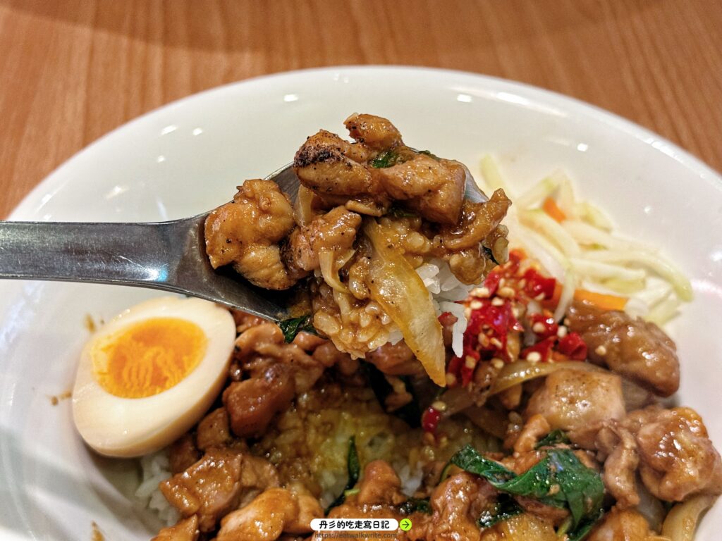 杜小越雞腿排飯