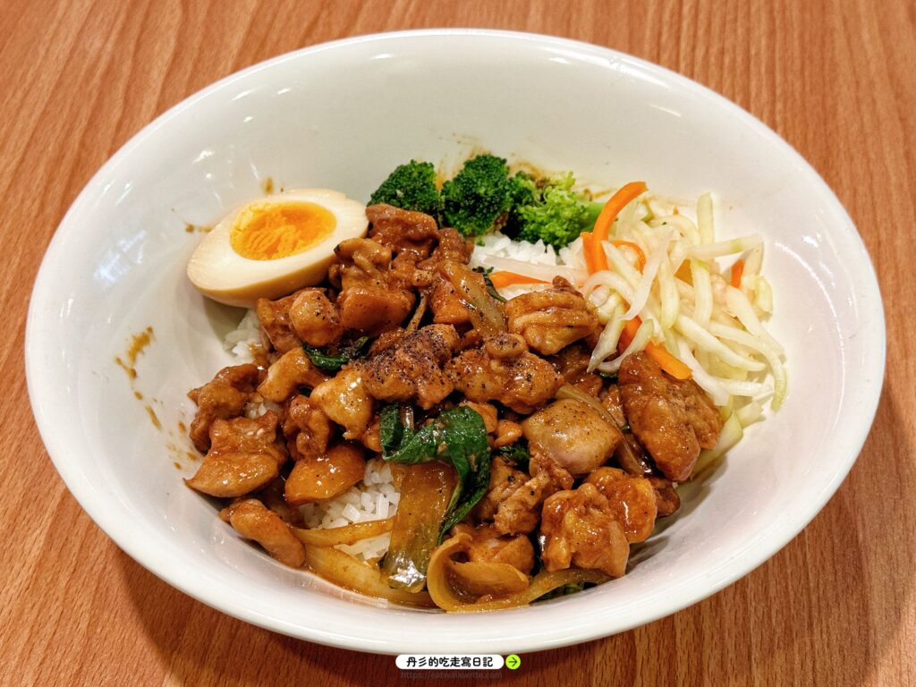 杜小越雞腿排飯
