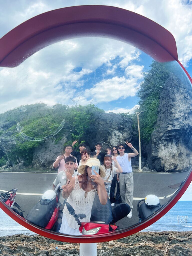 小琉球道路轉角的凸面鏡