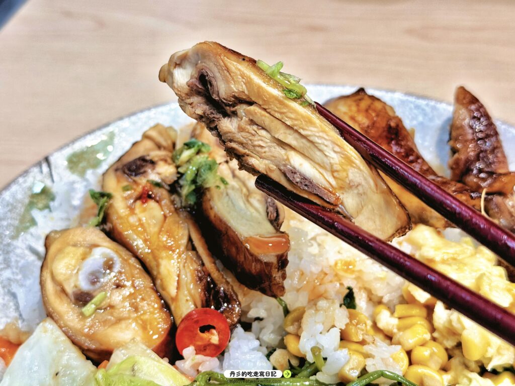 泰山港品小館|蔥油雞腿飯