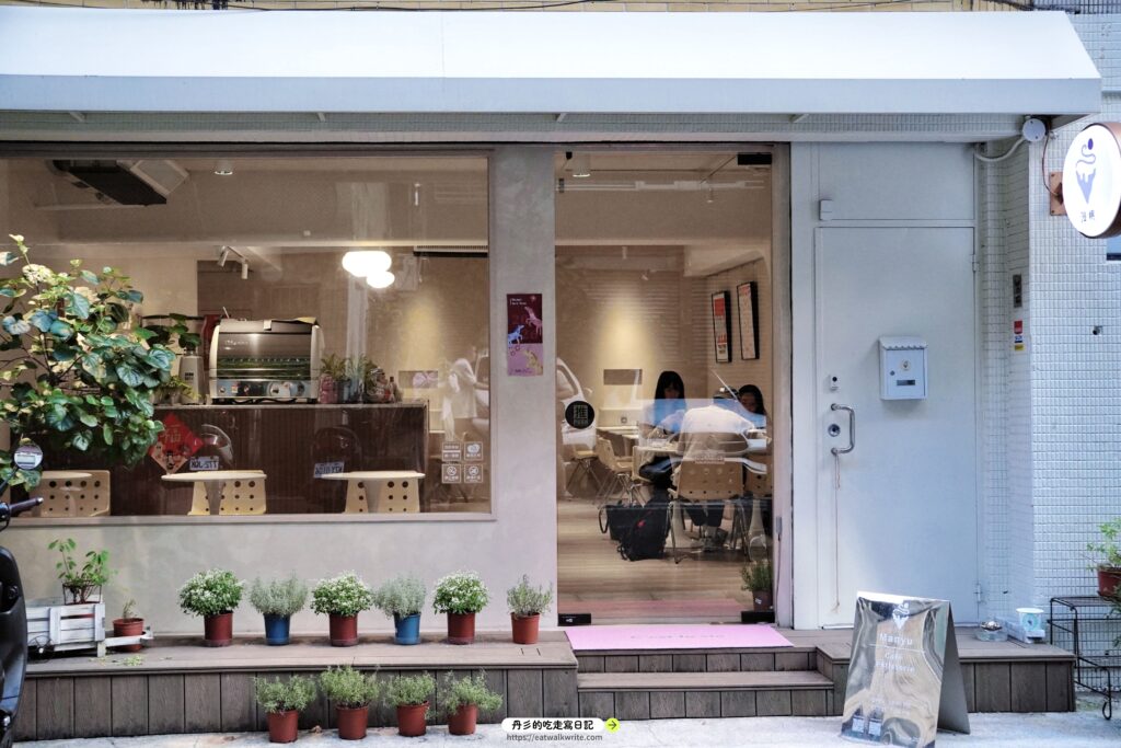 圓山捷運站咖啡廳推薦：漫嶼Manyu店面裝潢